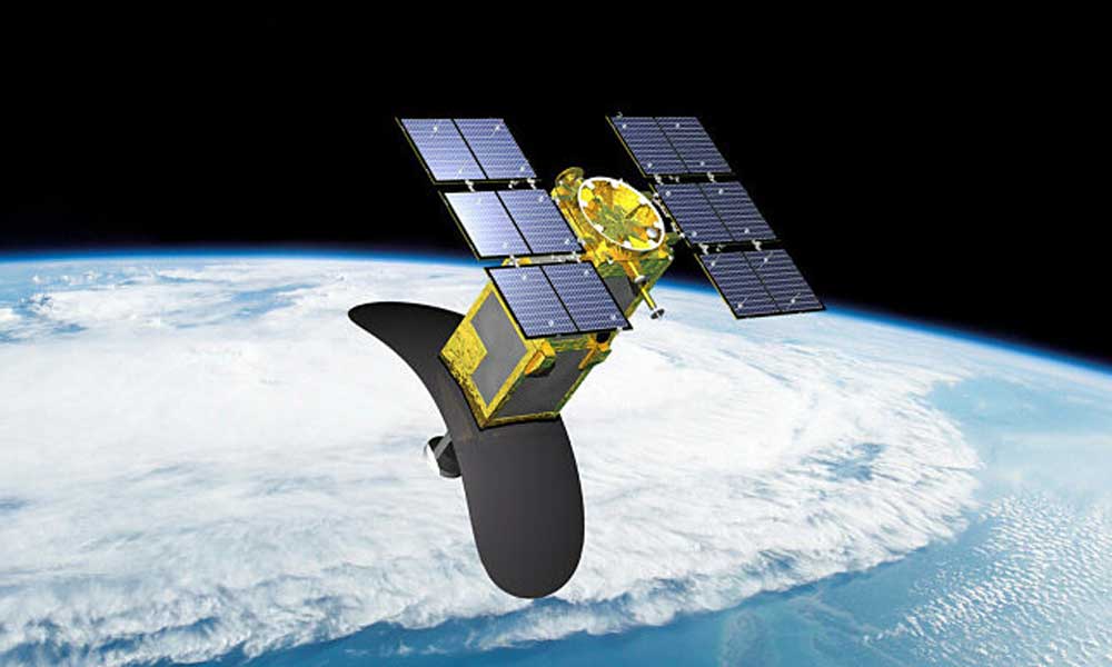 PM urges Japan to help Vietnam launch first radar satellite in 2025